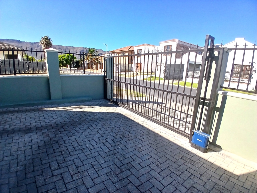 To Let 2 Bedroom Property for Rent in Southfork Western Cape